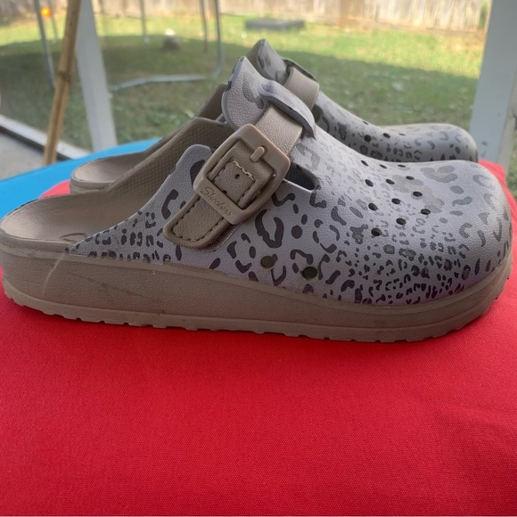 Skechers Foamies‎ Cali Breeze 2.0 Women's leopard print Clogs size 6 EUC - Picture 8 of 11